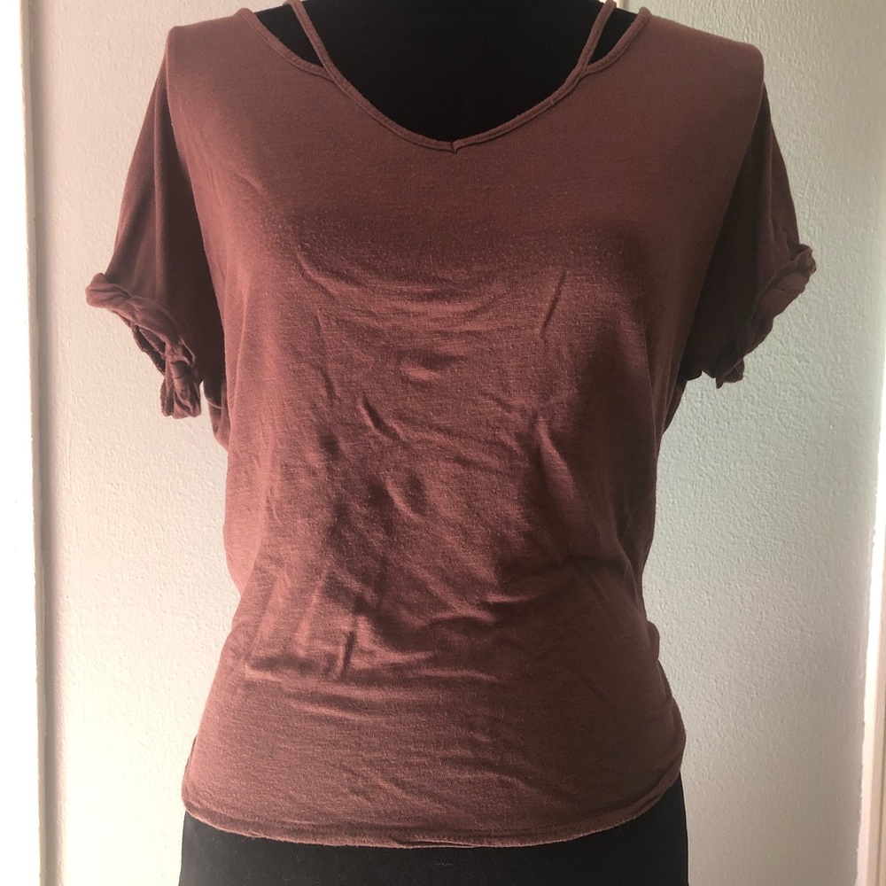Plum colored t-shirt with shoulder slits.